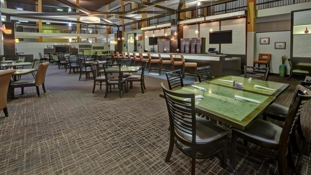 Clarion Hotel & Suites Conference Center Memphis Airport Esterno foto